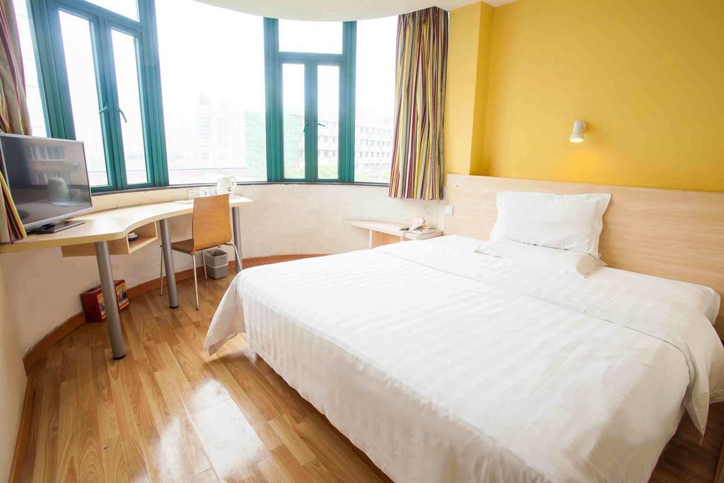 7Days Inn Foshan Dongfang Square Walmart 部屋 写真