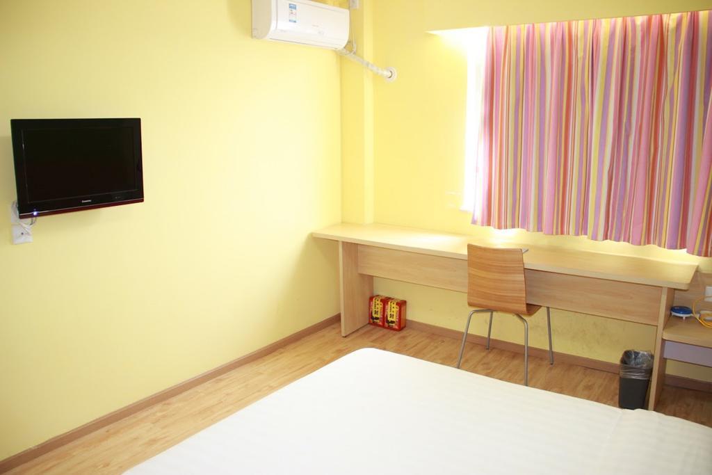 7Days Inn Foshan Dongfang Square Walmart エクステリア 写真
